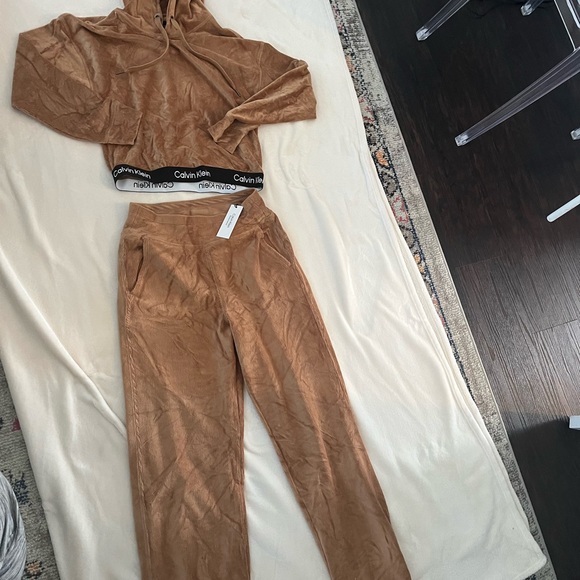 Calvin Klein Performance Set - Picture 6 of 6